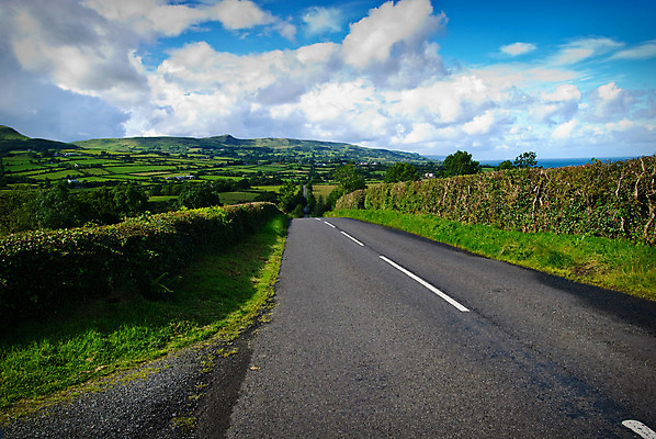 포토 JPG 해외이미지 도로 거리 풍경 사람없음 초록색 장면 북쪽 아일랜드 해외202004 해외포토 유럽 길 컬러 교통시설 방향 파일형식 이미지허브