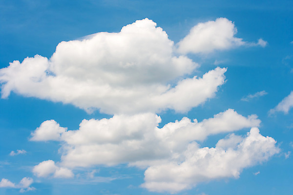 포토 JPG 해외이미지 구름 종교 백그라운드 자연 하늘 날씨 사람없음 야외 여름 파란색 빛 햇빛 평화 흰색 분위기 순수 천국 산소 오존 해외202004 해외포토 자연요소 계절 컬러 컨셉 태양 원소 생태계 파일형식 이미지허브