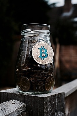 포토 JPG 해외이미지 돈 비즈니스 유리 사람없음 금융 정원 동전 항아리 황금 무역 결제 가치 해외202004 해외포토 산업 재질 경제 도자기 재산 파일형식 이미지허브