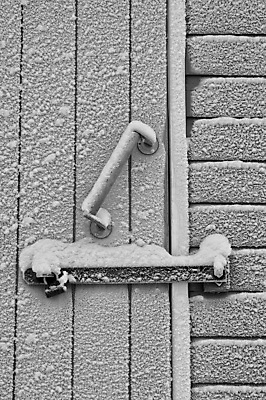 포토 JPG 해외이미지 손잡이 사람없음 문 얼음 검은색 흰색 잠금 서리 반투명 옛날 해외202004 해외포토 자연요소 컬러 보안 파일형식 이미지허브