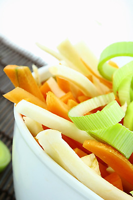 포토 JPG 해외이미지 접시 음식 다이어트 채소 오렌지 오이 건강 요리 사람없음 초록색 주방 정원 식사 저녁식사 당근 샐러드 흰색 신선 고명 닫기 자르기 먹기 준비 유기농 날것 슬라이스 후추 성분 내추럴 점심식사 섞기 영양분 개조 해외202004 해외포토 식기 웰빙 컬러 과일 모션 뿌리채소 향신료 파일형식 이미지허브