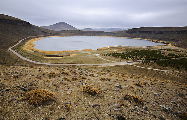 포토 JPG 해외이미지 나무 지구 호수 여행 자국 자연 하늘 산 파노라마 풍경 경사 사람없음 물 파란색 반사 환경 절벽 하이킹 추위 폭발 화산 먼지 분화구 용암 내추럴 산악지대 추적 깊이 생태학 절정 수평선 해외202004 해외포토 자연요소 식물 교육 컬러 모션 레저 촬영기법 생태계 파일형식 이미지허브