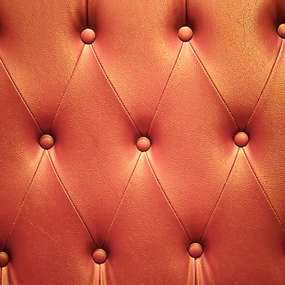 포토 JPG 해외이미지 디자인 백그라운드 쿠션 패턴 의자 표면 사람없음 내부 장식 빨간색 소파 어둠 골동품 덮개 화려 플랫 고급 우아함 가죽 묘사 질감 다리찢기 VIP 옛날 직진 진짜 스타일 해외202004 해외포토 컬러 가구 컨셉 무늬 모션 뚜껑 파일형식 이미지허브