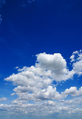 포토 JPG 해외이미지 구름 백그라운드 하늘 날씨 사람없음 야외 여름 파란색 빛 햇빛 평화 환경 침묵 흰색 분위기 순수 천국 산소 내추럴 오존 해외202004 해외포토 자연요소 계절 컬러 컨셉 태양 소리 원소 파일형식 이미지허브