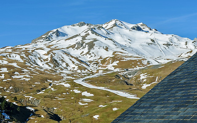 포토 JPG 해외이미지 나무 구름 계절 유럽 스포츠 여행 겨울 자연 하늘 휴가 스키 산 풍경 사람없음 야외 파란색 반사 마을 추위 흰색 정상 숲 스키선수 절정 눈내림 겨울풍경 해외202004 해외포토 자연요소 식물 나라 컬러 겨울스포츠 운동선수 눈_날씨 생태계 파일형식 이미지허브