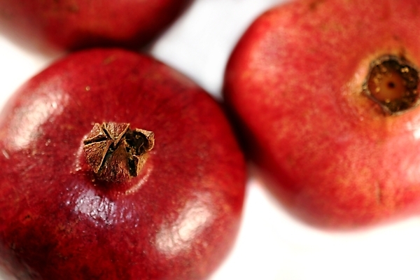 포토 JPG 해외이미지 식물 음식 조각 농업 다이어트 과일 자연 디저트 건강 씨앗 사람없음 빨간색 주방 정원 식사 주스 흰색 신선 원형 달콤 맛 자르기 먹기 유기농 질감 석류 내추럴 고립 숙성 이국적 작살 해외202004 해외포토 도형 웰빙 산업 음료 컬러 컨셉 모션 생태계 파일형식 이미지허브