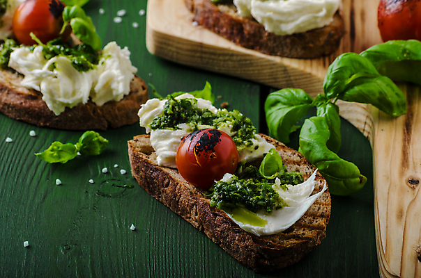 포토 JPG 해외이미지 전통 접시 계절 음식 빵 백그라운드 다이어트 토마토 채소 치즈 샌드위치 건강 요리 사람없음 목재 빨간색 초록색 여름 태양 식사 이탈리아 흰색 신선 뜨거움 체리 꼬치 맛 그릴 수프 정상 굽기 허브 올리브 토스트 바질 점심식사 모짜렐라치즈 바이오 브루스케타 핸드메이드 해외202004 해외포토 자연요소 나무 식물 식기 열매 유럽 컬러 컨셉 과일 재료 주방용품 유제품 구이 파일형식 이미지허브