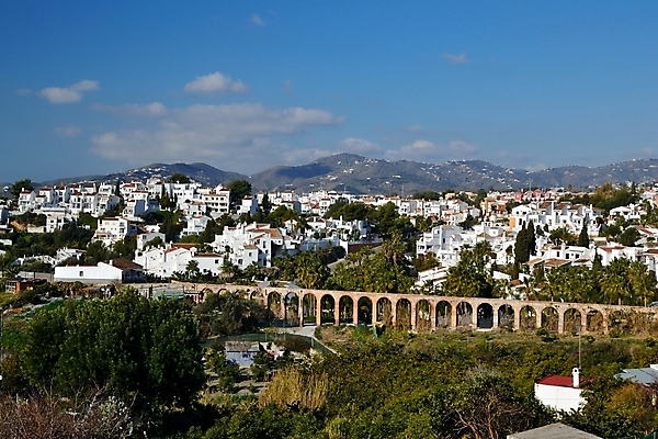 포토 JPG 해외이미지 모양 디자인 벽 비즈니스 건축양식 하늘 산 아파트 주택 사람없음 야외 건물 금융 파란색 빛 반사 탑 고층빌딩 블록 발코니 스페인 재산 도심 큼 타운 교외 안달루시아 해외202004 해외포토 건축물 건축 유럽 컬러 빌딩 경제 도시 크기 파일형식 이미지허브