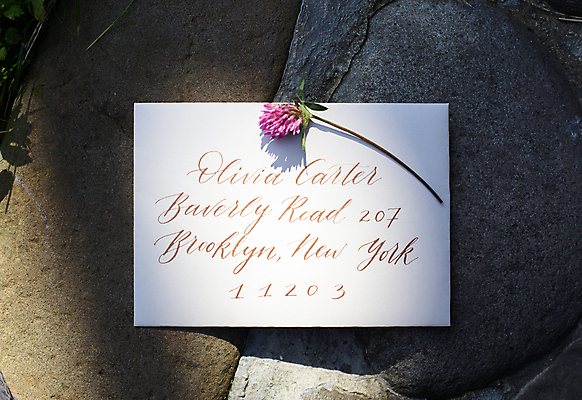 포토 JPG 해외이미지 템플릿 디자인 꽃 리본 종이 꽃다발 결혼 백그라운드 컨셉 비즈니스 캘리그라피 텍스트 봉투 미술 타이포그라피 사람없음 장식 파란색 유행 우주 침묵 봄 공백 흰색 플랫 클로버 책상 초대 위치 목업 카피스페이스 미니멀 해외202004 해외포토 식물 문자 계절 컬러 가구 문화예술 이벤트 소리 파일형식 이미지허브