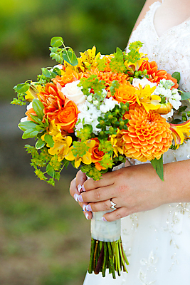 포토 JPG 해외이미지 전통 손 드레스 꽃 행복 꽃다발 웨딩드레스 결혼 꽃무늬 오렌지 결혼식 관리 사랑 이벤트 사람없음 세로 초록색 컬러풀 노란색 활발 벚꽃 흰색 잡기 우아함 묘사 해외202004 해외포토 식물 옷 감정 컬러 컨셉 무늬 과일 모션 신체부위 파일형식 이미지허브