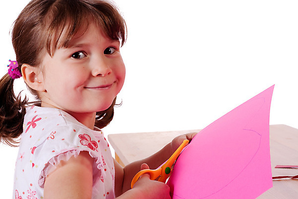 포토 JPG 해외이미지 모양 백인 여자 행복 종이 어린이 분홍색 발렌타인데이 한명 미소 사람 빨간색 청춘 하트 자르기 흰배경 DIY 판지 해외202004 해외포토 서양인 1 감정 컬러 백그라운드 컨셉 모션 데이이벤트 표정 취미 흰색 파일형식 이미지허브