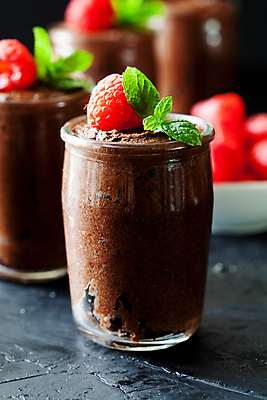 포토 JPG 해외이미지 열매 음식 다이어트 과일 유리 디저트 요리 사람없음 빨간색 초록색 컬러풀 갈색 초콜릿 검은색 흰색 닫기 달콤 민트 허브 크림 산딸기 베리 숙성 핸드메이드 해외202004 해외포토 식물 컬러 모션 재질 건강 맛 파일형식 이미지허브