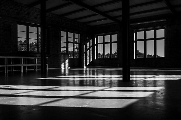 포토 JPG 해외이미지 디자인 실루엣 선 벽 백그라운드 컨셉 패턴 건축양식 창문 추상 바닥 주택 그림자 미술 사람없음 내부 빛 햇빛 우주 검은색 어둠 방 흰색 스타일 해외202004 해외포토 건축 컬러 무늬 문화예술 촬영기법 건물 태양 파일형식 이미지허브