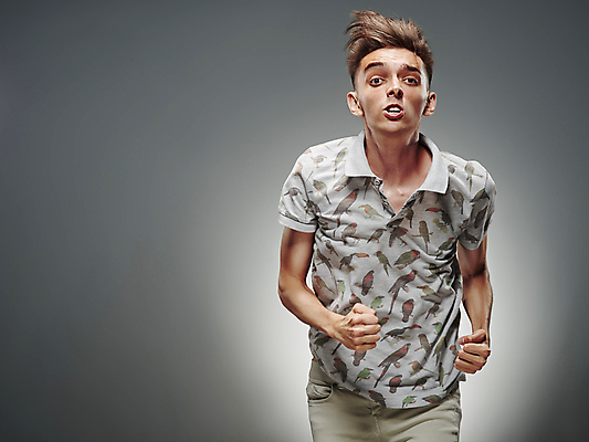 포토 JPG 해외이미지 백인 라이프스타일 남자 행복 감정 얼굴 한명 웃음 사람 성인 10대 가로 머리 표현 춤 긍정 해외202004 해외포토 서양인 1 컨셉 청소년 문화예술 표정 생활 신체부위 파일형식 이미지허브