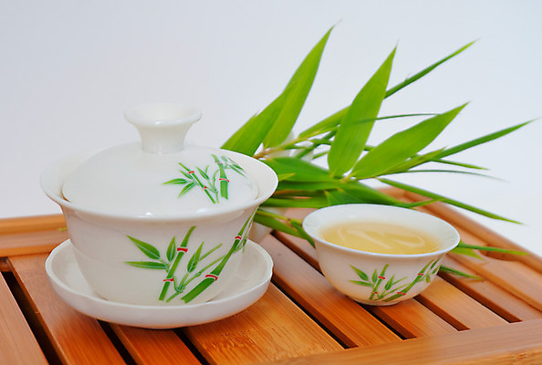 포토 JPG 해외이미지 식물 전통 아시아 문화 음료 음식 잎 자연 탁자 아침 건조 건강 동양인 사람없음 목재 컵 초록색 물 약 주방 중국 흰색 뜨거움 사발 차 찻주전자 대만 허브 대나무 상쾌 유기농 고립 우롱차 해외202004 해외포토 주간 자연요소 나무 식기 웰빙 감정 나라 컬러 가구 재료 의학 주전자 인종 차_음료 사기그릇 생태계 파일형식 이미지허브