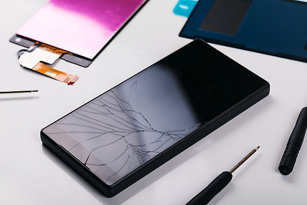 포토 JPG 해외이미지 산업 통신 탁자 모바일 주택 세포 사람없음 스마트폰 핸드폰 스크린 손상 장비 흰색 공구 기술자 수리 스마트 서비스 전자 고정 깨짐 해외202004 해외포토 직업 컬러 가구 컨셉 건물 전자제품 스마트기기 도구 파일형식 이미지허브