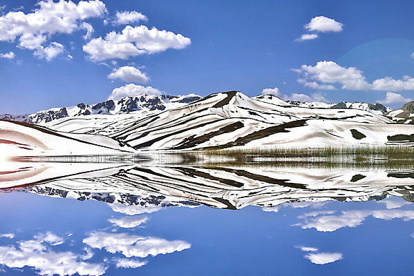 포토 JPG 해외이미지 모양 구름 계절 호수 겨울 아침 산 갈대 사람없음 반사 봄 흰색 5월 지중해 정맥 생태학 지리 해외202004 해외포토 주간 자연요소 식물 교육 바다 컬러 날짜 혈관 파일형식 이미지허브