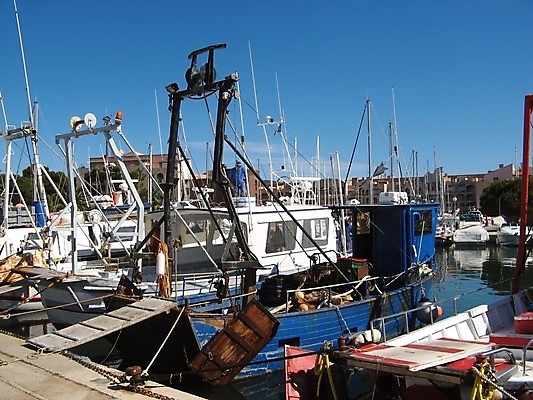 포토 JPG 해외이미지 바다 하늘색 낚시 사람없음 물 기쁨 보트 어부 지중해 포트 프로방스 해외202004 해외포토 자연요소 직업 감정 배_교통 레저 파란색 파일형식 이미지허브