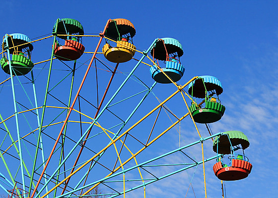 포토 JPG 해외이미지 나무 공원 겨울 하늘 사람없음 승차 서커스 리뷰 옛날 해외202004 해외포토 식물 계절 공공시설 모션 파일형식 이미지허브