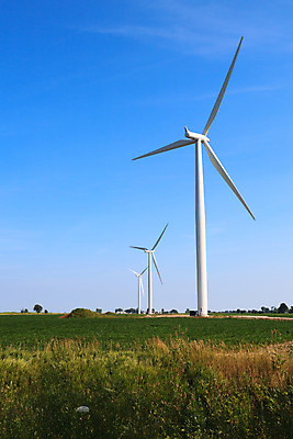 포토 JPG 해외이미지 식물 구름 산업 밭 자연 하늘 바람 서기 풍경 사람없음 초록색 파란색 글로벌 농장 환경 탑 힘 재활용 풍차 발전기 에너지 흰색 칼날 역 보호 생태계 프로펠러 자원 세대 유지 방앗간 혁명 개발 생태학 해외202004 해외포토 자연요소 건축물 교육 컬러 컨셉 농업 교통시설 모션 날씨 발전소 친환경 파일형식 이미지허브