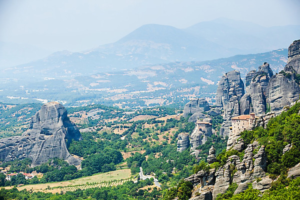 포토 JPG 해외이미지 전통 종교 여행 겨울 건축양식 자연 하늘 지붕 산 미술 풍경 사람없음 파란색 교회 여행객 믿음 탑 일몰 가을 바위 기도 예수 재산 고독 승려 그리스 신성 수도원 그리스인 신앙심 옛날 회랑 스타일 메테오라 해외202004 해외포토 서양인 건축물 계절 건축 감정 유럽 컬러 종교건축 문화예술 사람 건물 금융 노을 세계문화유산 돌_바위 신_종교 복도 성직자 생태계 파일형식 이미지허브