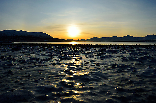 포토 JPG 해외이미지 파도 바다 겨울 오렌지 자연 하늘 산 노르웨이 풍경 사람없음 야외 물 파란색 빛 컬러풀 햇빛 태양 반사 노란색 평화 일출 얼음 활발 추위 순수 그림 장면 북쪽 내추럴 절정 해외202004 해외포토 자연요소 계절 유럽 컬러 컨셉 과일 노을 방향 생태계 파일형식 이미지허브