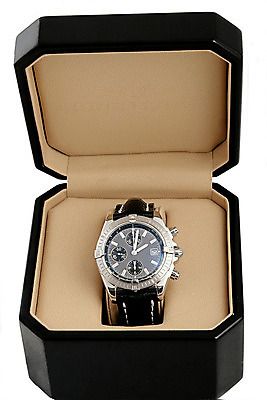 포토 JPG 해외이미지 손 남자 시계 팔찌 유리 선물 사람없음 옆모습 빛 상자 숫자 갈색 유행 금속 검은색 흰색 시간 오픈 날짜 고급 우아함 은색 가죽 보석 손목 손목시계 오브젝트 싱글 정사각형 다이얼 타이머 고립 분 스트랩 철강 스타일 해외202004 해외포토 도형 문자 뷰포인트 컬러 컨셉 장신구 재질 사람 신체부위 광석 파일형식 이미지허브