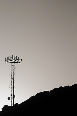 포토 JPG 해외이미지 실루엣 비즈니스 통신 하늘 모바일 세포 안테나 사람없음 스마트폰 글로벌 탑 검은색 텔레비전 자료 일몰 장비 인공위성 정보 네트워크 무선전화기 라디오 군용 방송 레이더 해외202004 해외포토 건축물 컬러 군대 촬영기법 전자제품 핸드폰 스마트기기 노을 전화기 파일형식 이미지허브