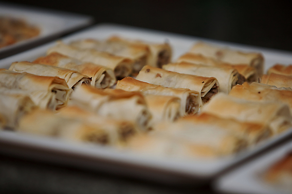 포토 JPG 해외이미지 음식 사람없음 빨간색 갈색 파티 케이크 축하 굽기 핸드메이드 해외202004 해외포토 컬러 컨셉 디저트 이벤트 구이 파일형식 이미지허브