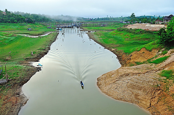 포토 JPG 해외이미지 모양 나무 구름 실루엣 지구 모래 백그라운드 밭 태국 자연 하늘 날씨 건조 풍경 사람없음 초록색 물 여름 글로벌 햇빛 갈색 환경 골짜기 맑음 손상 사막 바위 흰색 신선 뜨거움 황금 큼 지역 가뭄 안심 내추럴 깨짐 땅바닥 파라다이스 해외202004 해외포토 자연요소 식물 계절 아시아 컬러 컨셉 농업 바닥 촬영기법 육류 태양 돌_바위 크기 생태계 파일형식 이미지허브