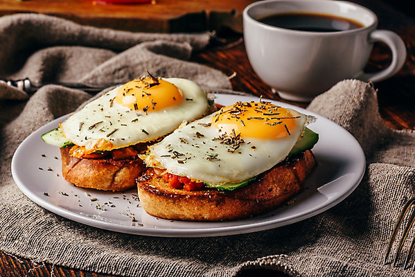 포토 JPG 해외이미지 접시 영어 문화 커피 음식 빵 포크 다이어트 토마토 재료 부분 탁자 아침 오이 샌드위치 요리 사람없음 컵 노란색 주방 계란 식사 저녁식사 카페 튀김 식탁보 시골 직물 아침식사 자르기 굽기 먹기 허브 브런치 토스트 로즈메리 브루스케타 핸드메이드 슈퍼푸드 해외202004 해외포토 주간 식물 문자 식기 음료 컬러 가구 채소 모션 건강 상점 알 구이 건강식품 파일형식 이미지허브
