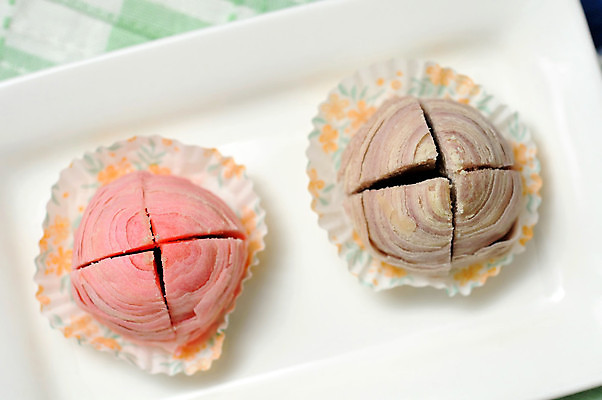 포토 JPG 해외이미지 전통 라이프스타일 접시 문화 음식 분홍색 다이어트 디저트 건강 사탕 요리 동양인 사람없음 컬러풀 갈색 과자 케이크 중국 달 흰색 달콤 정상 자르기 굽기 먹기 특별함 페스츄리 해로움 해외202004 해외포토 자연요소 식기 아시아 빵 컬러 컨셉 모션 인종 생활 맛 구이 파일형식 이미지허브