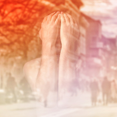 포토 JPG 해외이미지 백인 남자 감정 거리 관리 한명 사람 성인 외침 고통 슬픔 사회 좌절 고독 군중 문제 일반 소셜 우울감 우울증 위기 혼자 해외202004 해외포토 서양인 1 컨셉 소리 질병 공동체 파일형식 이미지허브