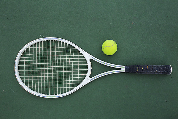 포토 JPG 해외이미지 라이프스타일 줄 모래 스포츠 공 놀이 표면 휴식 건강 경기 취미 사람없음 야외 가로 빨간색 세트 운동 경쟁 장비 테니스 게임 라켓 그룹 닫기 오브젝트 슛 점토 대회 유지 구성 법정 토너먼트 해외202004 해외포토 스포츠용품 컬러 컨셉 모션 생활 구기 파일형식 이미지허브