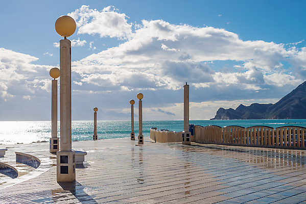 포토 JPG 해외이미지 유럽 바다 가로등 사람없음 가로 산책로 스페인 지중해 휴양지 알리칸테 해외202004 해외포토 공공시설 나라 길 장소 파일형식 이미지허브