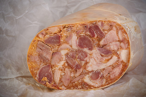 포토 JPG 해외이미지 동물 전통 접시 유럽 음식 조각 백그라운드 다이어트 포장 부분 육류 돼지고기 스테이크 요리 사람없음 머리 식당 저녁식사 치킨 흰색 소시지 아침식사 상품 자르기 혀 먹기 속도 슬라이스 고립 단백질 식품점 정육점 해로움 스타일 해외202004 해외포토 식기 나라 컬러 컨셉 식재료 모션 서양음식 건강 신체부위 상점 식사 입 가공식품 닭고기요리 영양소 파일형식 이미지허브