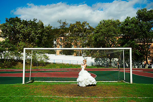 포토 JPG 해외이미지 커플 드레스 여자 남자 행복 스포츠 결혼 2 밭 가족 놀이 사랑 한명 초록색 축구 우정 해외202004 해외포토 1 옷 감정 컬러 농업 관계 사람 이벤트 친구 구기 파일형식 이미지허브