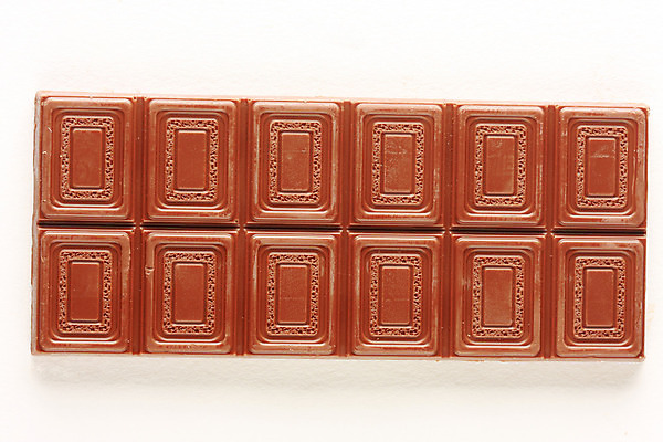 포토 JPG 해외이미지 스튜디오촬영 음식 재료 사탕 사람없음 갈색 초콜릿 어둠 블록 흰색 횡단보도 고급 달콤 유혹 흰배경 질감 코코아 중독 충동구매 고립 해외202004 해외포토 음료 컬러 백그라운드 컨셉 디저트 실내 쇼핑 보행로 맛 과소비 파일형식 이미지허브