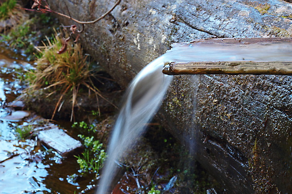 포토 JPG 해외이미지 전통 자연 통 사람없음 야외 목재 물 평화 침묵 봄 흐름 추위 수확 시골 신선 수증기 내추럴 옛날 해외202004 해외포토 자연요소 나무 계절 컨셉 농업 재료 소리 생태계 파일형식 이미지허브