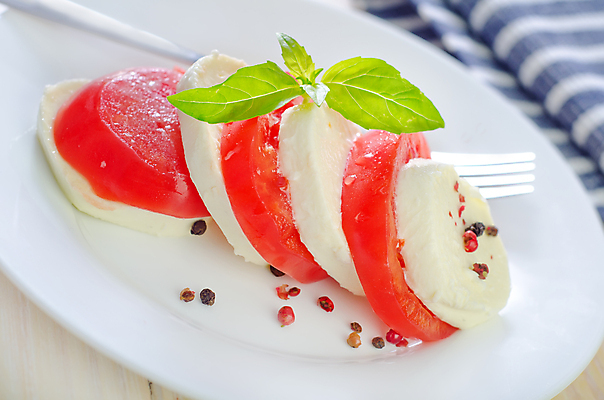 포토 JPG 해외이미지 접시 포크 토마토 사람없음 신선 바질 모짜렐라치즈 카프레제 플레이팅 해외포토 식기 채소 치즈 샐러드 상차림 파일형식 이미지허브