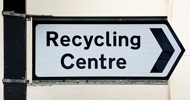 포토 JPG 해외이미지 화살 사람없음 환경 금속 검은색 재활용 정보 흰색 도시 표지판 방향 사인 해외202004 해외포토 컬러 재질 알림판 친환경 파일형식 이미지허브