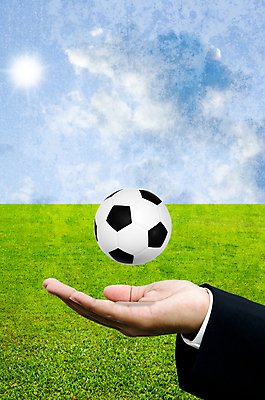 포토 JPG 해외이미지 손 스포츠 백그라운드 컨셉 비즈니스 자연 놀이 하늘 추상 선물 사람없음 축구 게임 잡기 주기 투자 공유 투자자 해외202004 해외포토 무늬 모션 신체부위 구기 생태계 파일형식 이미지허브