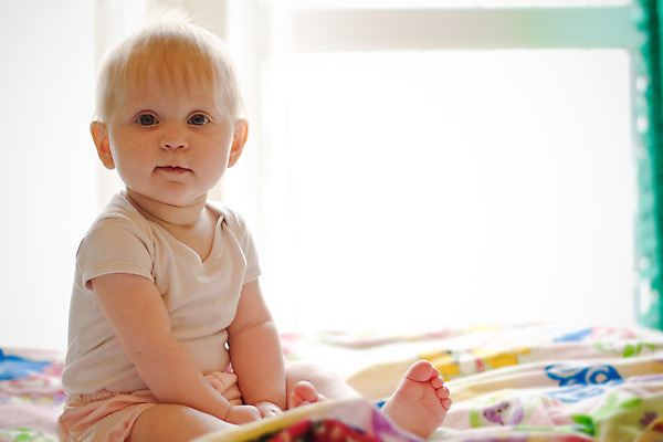 포토 JPG 해외이미지 모델 딸 행복 얼굴 어린이 자연 놀이 미래 새로움 건강 한명 웃음 사람 앉기 파란색 흰색 아기 신생아 오픈 입 달콤 작음 부드러움 세대 돌봄 해외202004 해외포토 1 감정 컬러 컨셉 가족 모션 표정 신체부위 감각 맛 크기 생태계 파일형식 이미지허브