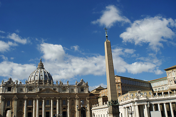 포토 JPG 해외이미지 주간 건축물 건축양식 하늘 풍경 사람없음 야외 이탈리아 로마 인물조각상 바실리카 성베드로대성당 해외202004 사도궁 해외포토 자연요소 건축 유럽 조각상 궁전 바티칸 파일형식 이미지허브