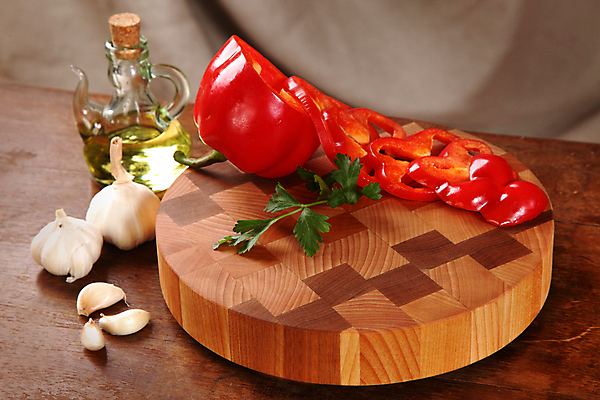 포토 JPG 해외이미지 라이프스타일 음식 채소 재료 부분 양파 파슬리 건강 마늘 요리 사람없음 목재 빨간색 갈색 주방 신선 칼 널 자르기 준비 부추 후추 해외202004 해외포토 나무 컬러 모션 생활 향신료 파일형식 이미지허브