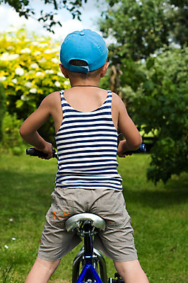 포토 JPG 해외이미지 백인 1 남자 행복 아들 얼굴 어린이 반바지 자연 놀이 한명 사람 소년 청년 야외 여름 청춘 자전거 유치원 손상 운전 자녀 표현 조끼 작음 만족 긍정 걸음마 해외202004 해외포토 서양인 계절 교육 감정 컨셉 바지 가족 모션 성인 신체부위 바이크 외투 크기 생태계 파일형식 이미지허브