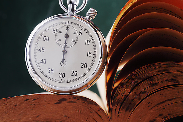 포토 JPG 해외이미지 스튜디오촬영 교실 아이디어 실내 사람없음 책 가로 독서 칠판 오픈 속도 신학기 페이지 초시계 해외202004 해외포토 교육 시계 컨셉 학교 내부 파일형식 이미지허브