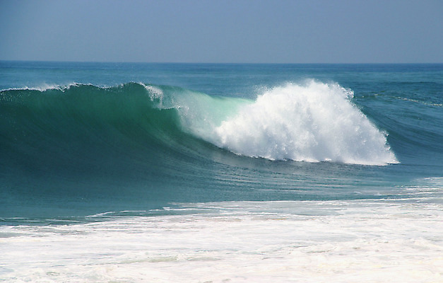 포토 JPG 해외이미지 파도 바다 여행 모션 자연 바람 휴가 사람없음 물 파란색 모래사장 힘 거품 추위 신선 오픈 서핑 떨어짐 위험 시원함 포르투갈 속도 대서양 힘찬 해외202004 해외포토 자연요소 유럽 컬러 컨셉 날씨 수상스포츠 생태계 파일형식 이미지허브