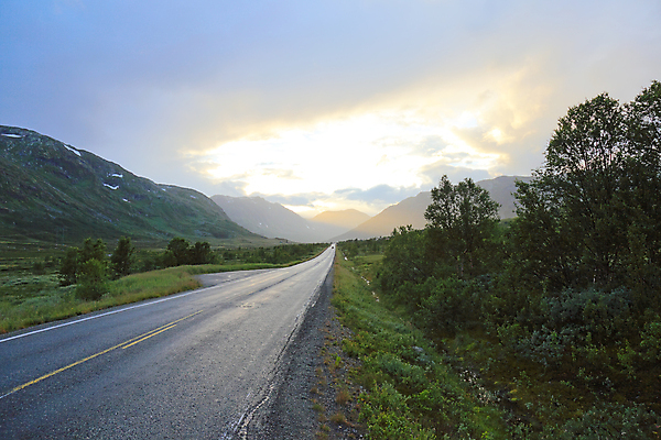 포토 JPG 해외이미지 구름 꽃 유럽 도로 길 선 여행 백그라운드 자연 하늘 산 프레임 노르웨이 풍경 사람없음 야외 초록색 여름 파란색 태양 평화 환경 계곡 운전 시골 고속도로 아스팔트 가득함 언덕 장면 내추럴 스칸디나비아 수평선 해외202004 해외포토 자연요소 식물 계절 나라 컬러 컨셉 교통시설 모션 생태계 파일형식 이미지허브