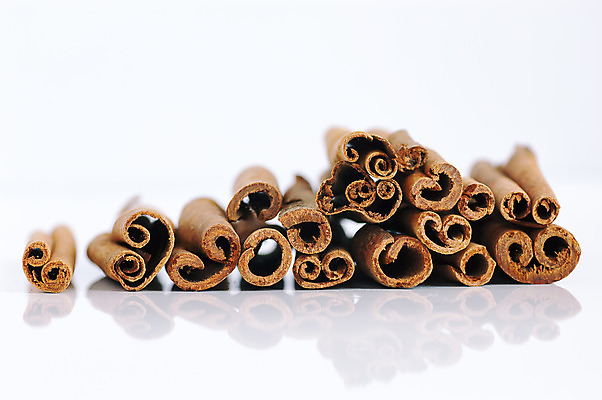 포토 JPG 해외이미지 계절 음식 백그라운드 재료 자연 건조 건강 요리 사람없음 장식 갈색 흰색 양념 막대기 맛 다발 허브 향신료 유기농 아로마 향 아로마테라피 내추럴 고립 시나몬 해외202004 해외포토 식물 웰빙 컬러 컨셉 생태계 테라피 향미료 파일형식 이미지허브